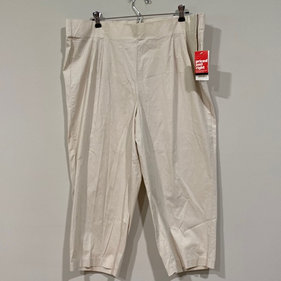 Fashion bug light weight stretch Capri in plus size - Picture 1 of 8